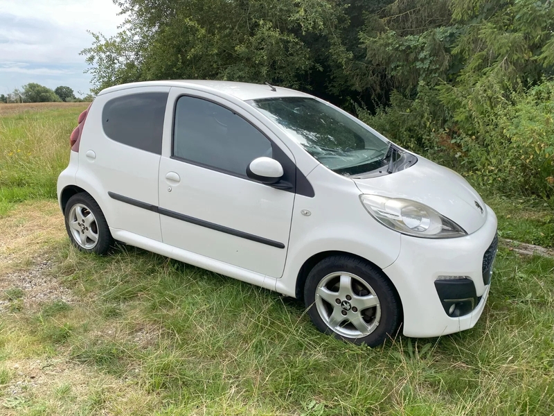 Peugeot 107 1.0 Allure 5d in London, Greater London 